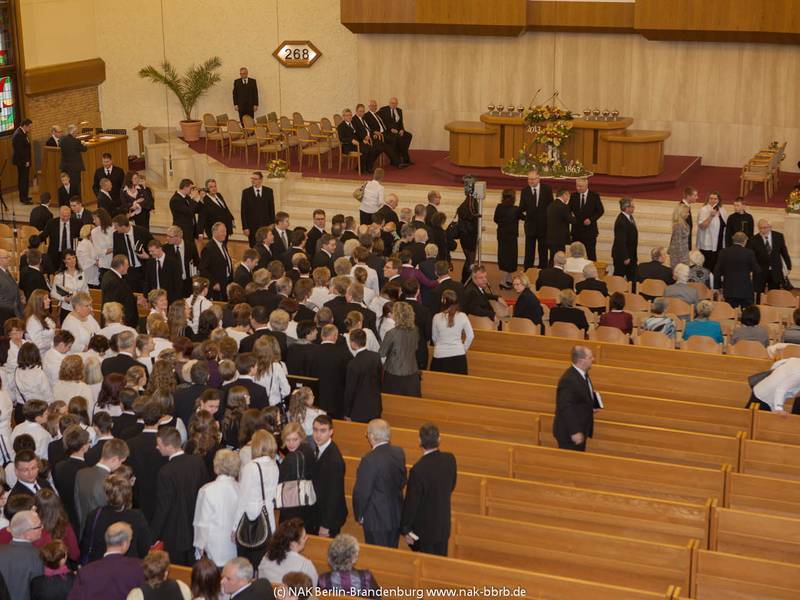 Gelegenheit zur persönlichen Verabschiedung nach dem Gottesdienst.