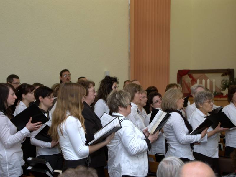 Musikalische Gottesdienstvorbereitung durch Chor...