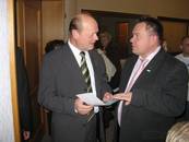 Im Anschluss an das Konzert übergab Landtagsabgeordneter Frank Hirche eine Spende zur Unterstützung der Jugendarbeit,...
