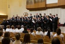 Ihren traditionellen Auftritt hatten auch der Dirigentenchor...