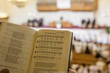 Gemeinsamer Auftakt des Abends: "Nun danket alle Gott"