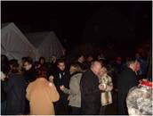 Im Anschluss war Zeit für Gespräche bei Glühwein und Bratwurst.