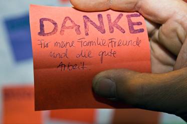 Beim Betreten der Gemeinde wurden alle Gottesdienstbesucher gebeten, ihr "Dankeschön" auf einem Zettel zu notieren