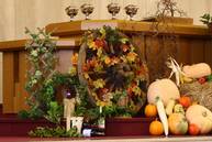 Die Vielfalt am Altar reichte von Wein bis Mehl, von Brot bis zu Feldfrüchten.