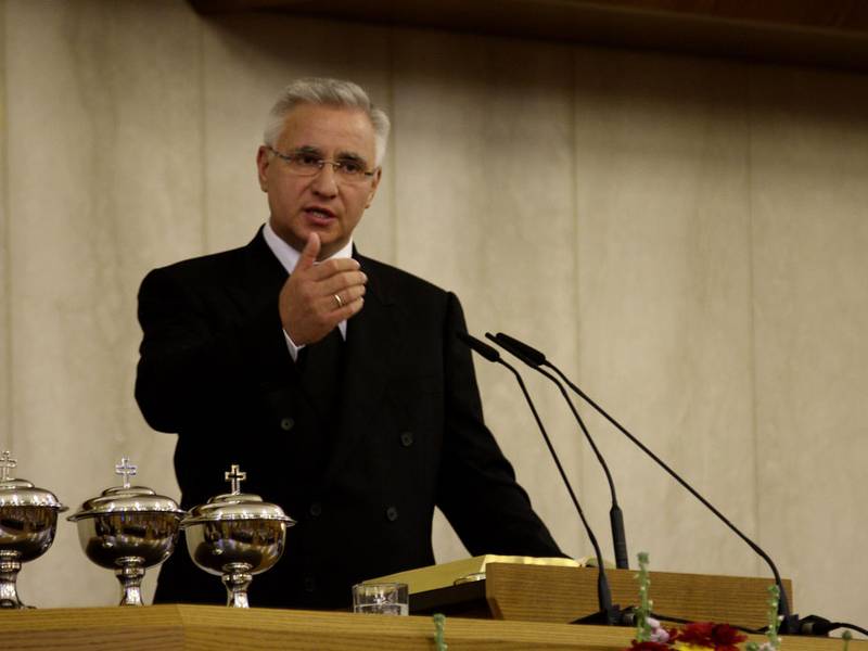 In Rahmen des zentralen Gottesdienstes am 16. Januar stellte Bezirksapostel Nadolny die Initiative "10 ... mehr" vor