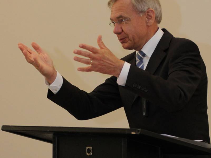 Bischof Bias informierte über einen Leitfaden zur Seelsorge psychisch kranker Menschen.