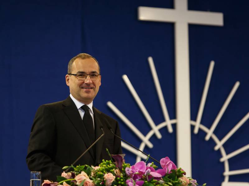 Stammapostel Schneider in Luxemburg (Foto: M. Felde/NAK HRS)