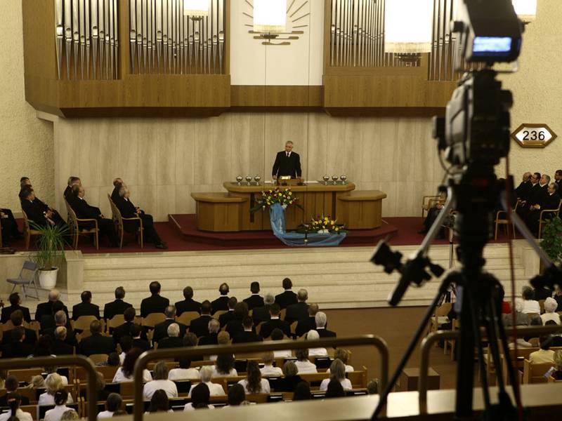 Von der Kirche Berlin-Lichtenberg aus wird der Gottesdienst in zahlreiche Gemeinden übertragen