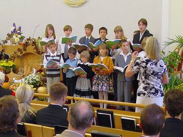 Die Kinder der Sonntagsschule singen "Laudato si"