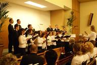 und Jugendchor gestalten den Nachmittag.