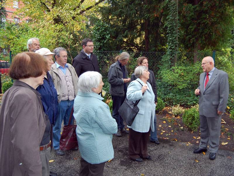 Die "Weißenseer Heimatfreunde" bei ihrem Besuch der Kirche in der Gartenstraße