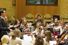 and Glory" zur Musik von...